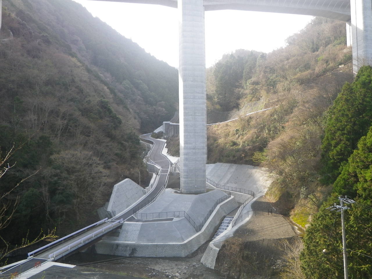 平成30年 新東名高速道路芝川地区付替水路工事　