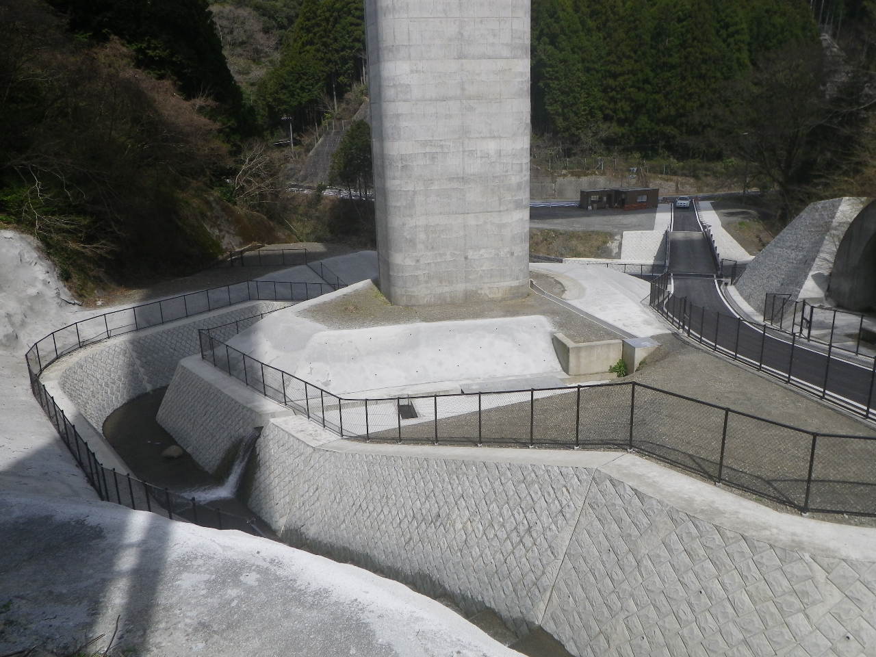 平成30年 新東名高速道路芝川地区付替水路工事　