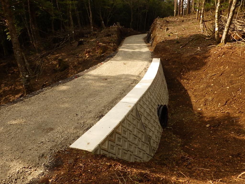 上井出第二支線林業専用道外2新設工事