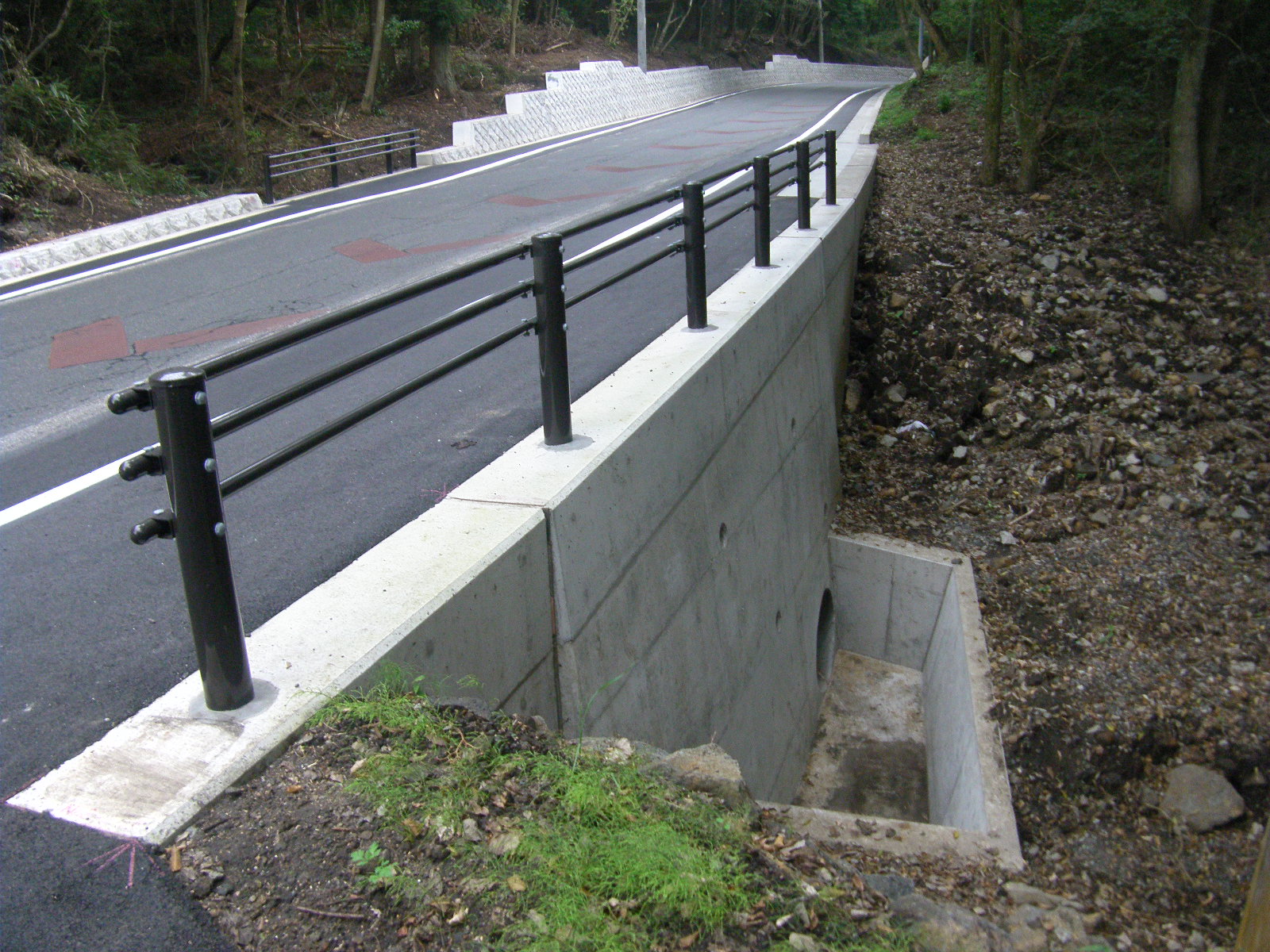 平成26年度 富士宮鳴沢線県単道路改築工事（道路拡幅工）