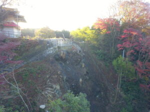 令和7年度　白糸ﾉ滝左岸尾根部崖面保護工事